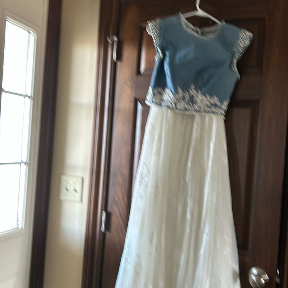 2 piece SHERRI HILL SIZE 6. 
Perfect condition